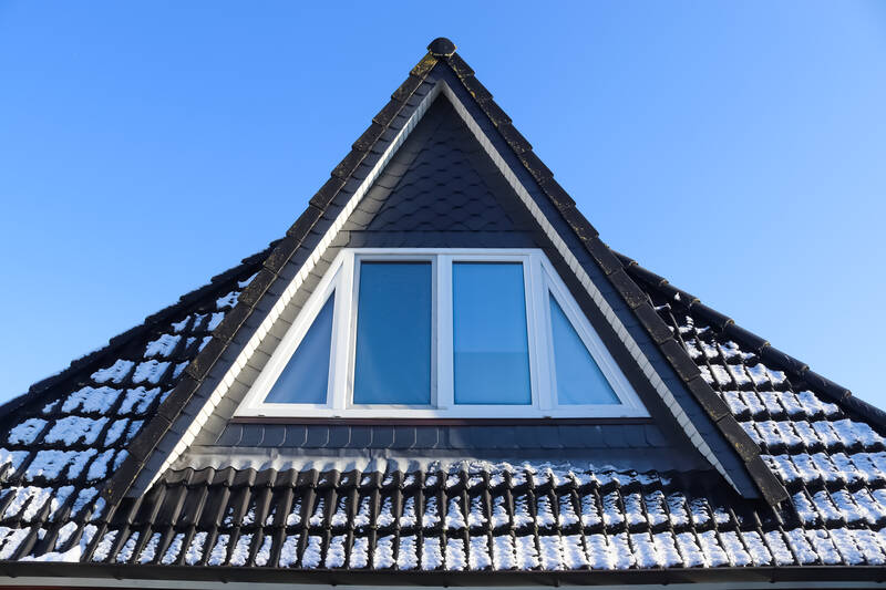 blog/blendschutz-verdunkelung-dachfenster-plissees-rollos-jalousien